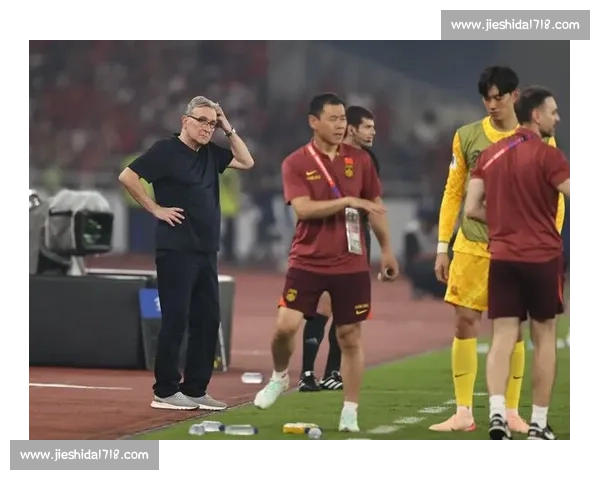 国足体脂率超苏超一倍！草根腹肌完爆职业队，训练态度成致命伤